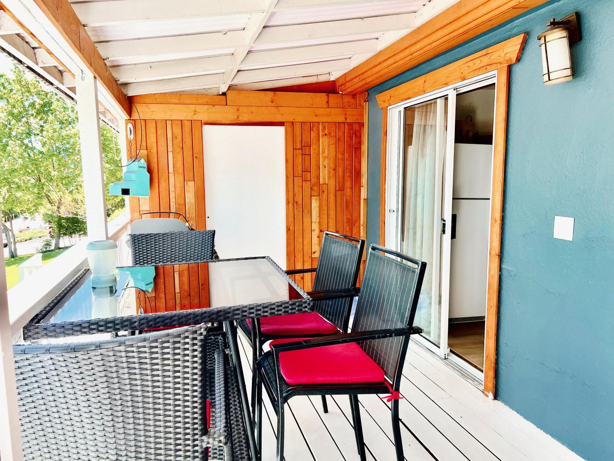 Peachland Beach Resort Bagian luar foto