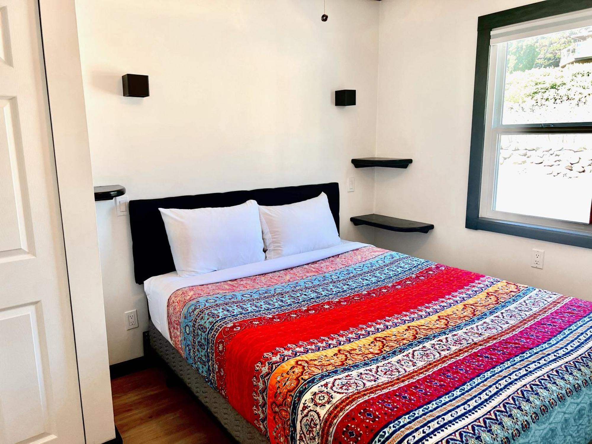 Peachland Beach Resort Bagian luar foto