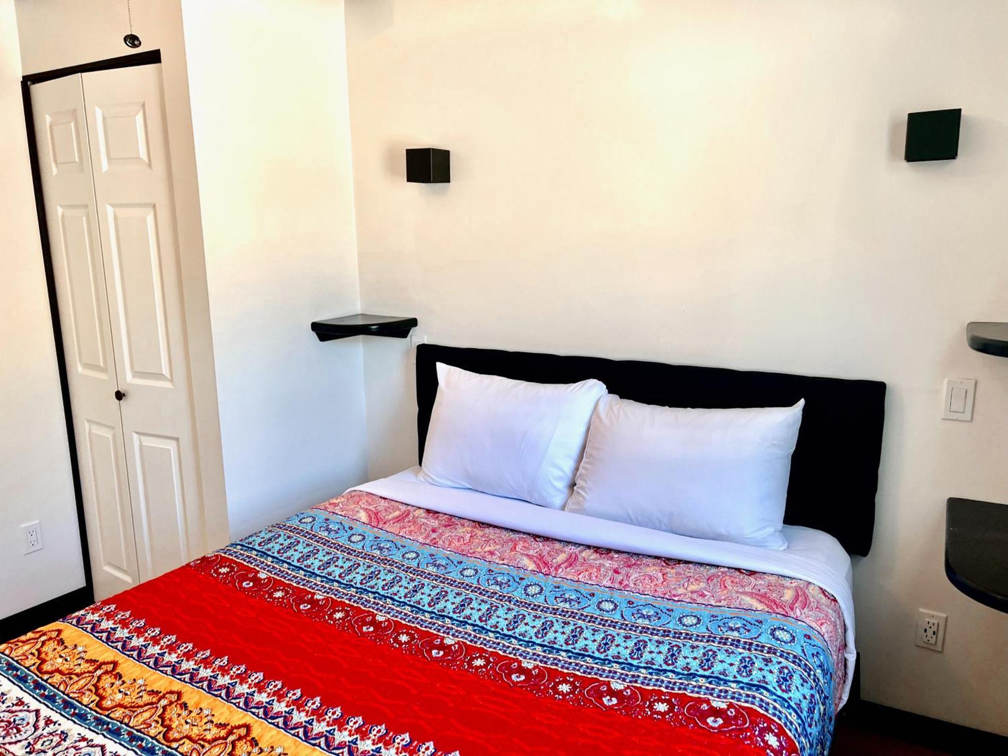 Peachland Beach Resort Bagian luar foto