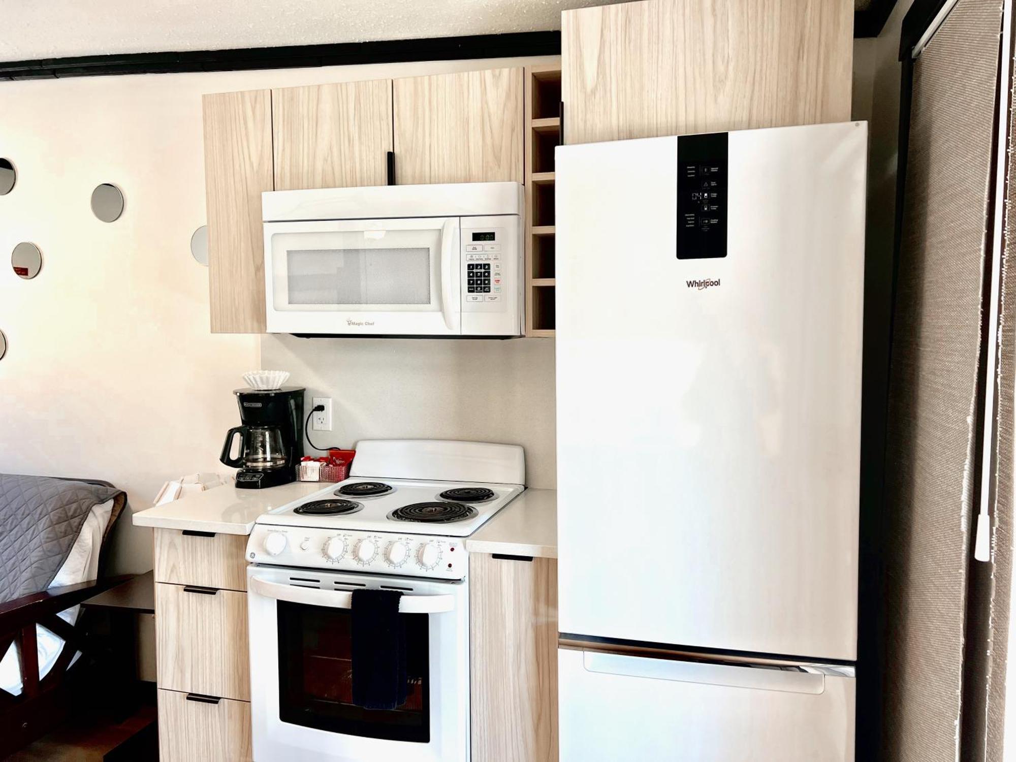 Peachland Beach Resort Bagian luar foto