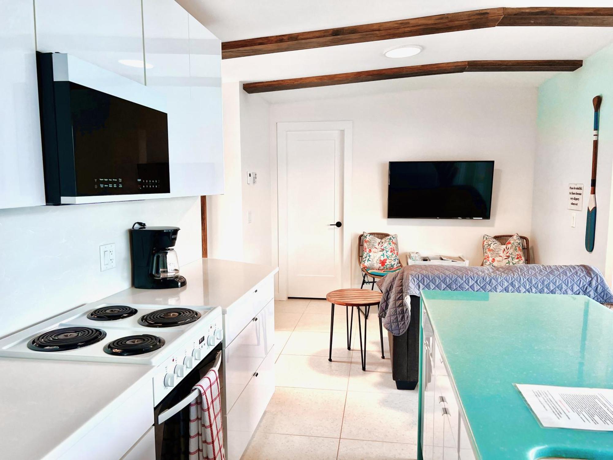 Peachland Beach Resort Bagian luar foto