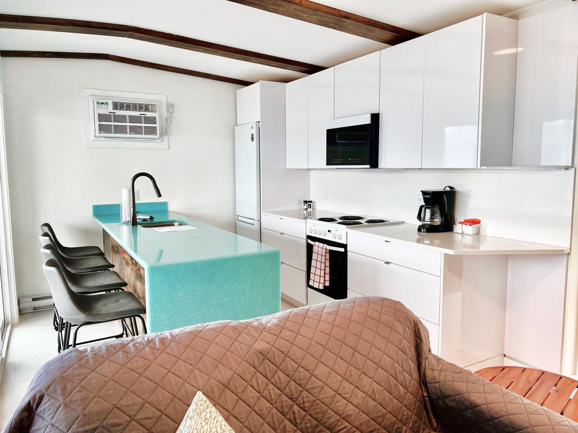 Peachland Beach Resort Bagian luar foto