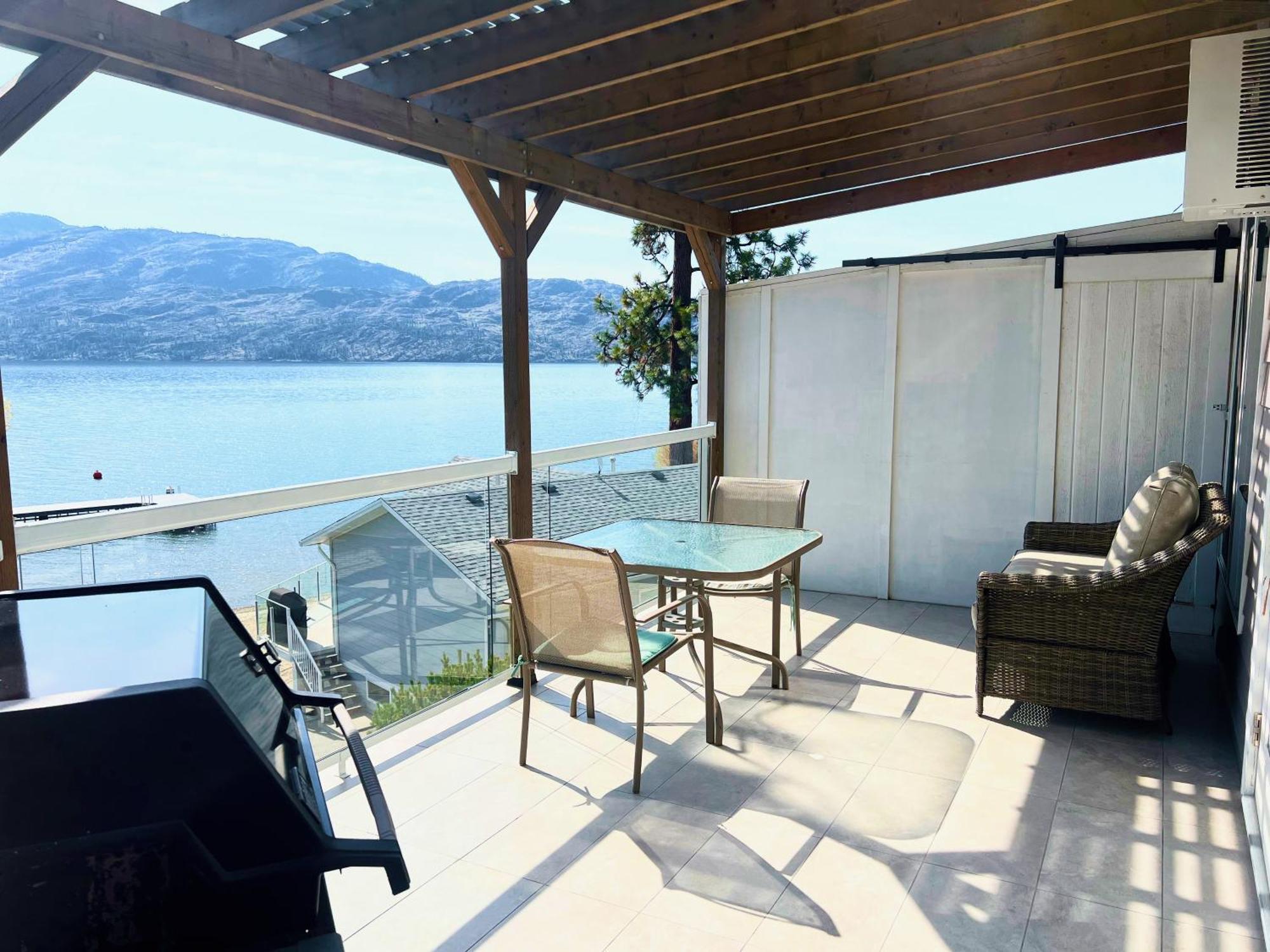 Peachland Beach Resort Bagian luar foto